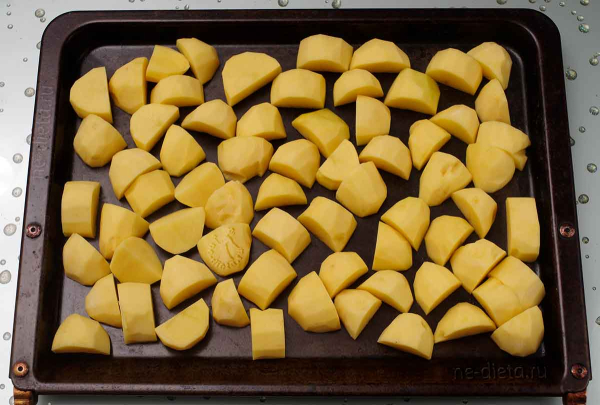 Картошка, запеченная кусочками в духовке