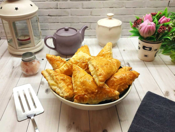 Слойки с сыром и творогом