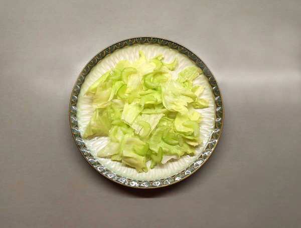 Салат с курицей, виноградом и орехами