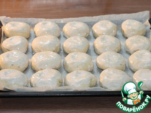 Круглые пирожки с овощами и яйцом
