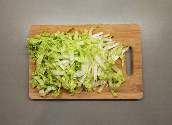 Салат с крабовыми палочками и пекинской капустой