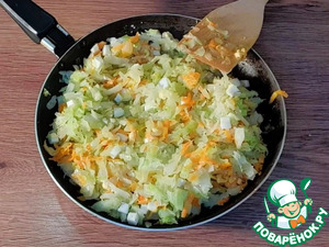 Круглые пирожки с овощами и яйцом