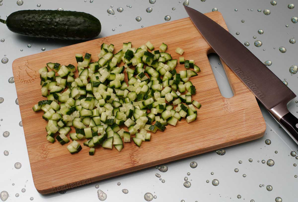 Салат с крабовыми палочками и пекинской капустой