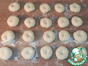 Круглые пирожки с овощами и яйцом