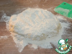 Пироги с мясным фаршем, овощами, соусом