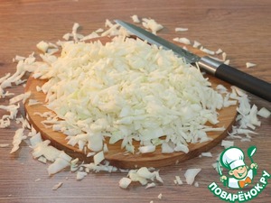 Пироги с мясным фаршем, овощами, соусом