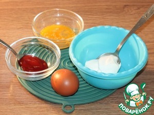Пироги с мясным фаршем, овощами, соусом