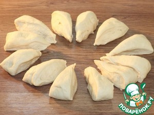 Пироги с мясным фаршем, овощами, соусом