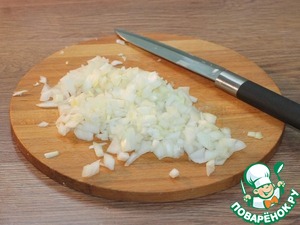 Пироги с мясным фаршем, овощами, соусом