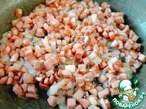 Дрожжевой пирог с капустой и сосисками