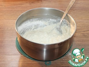 Пироги с мясным фаршем, овощами, соусом